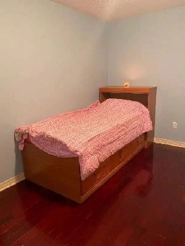 PRIVATE BEAUTIFUL ROOM FOR RENT DERRY AND MAVIS $1,000 Image# 1