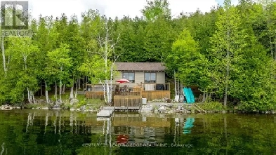 Enchanting 3-Season Waterfront Cottage With Year-Round Access Image# 5