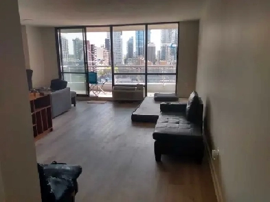 AVAILABLE TODAY STUDENT DORM ROOM YONGE EGLINTON ALL INC Image# 2