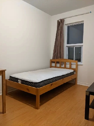 Female, July 1st, 3rd flr room, balcony/parking @York University Image# 3