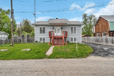 WATERFRONT 3/BED 2/BATH HOME FOR SALE IN CARLETON PLACE! Image# 1