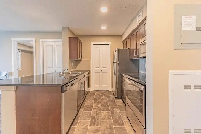 TOP FLOOR 3 Bedroom   2 Bathroom   2 UNDERGROUND in SW YEG! Image# 4