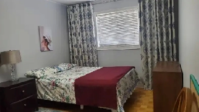 LARGE FURNISHED ROOM, 5 Mins to SQ1 Image# 1