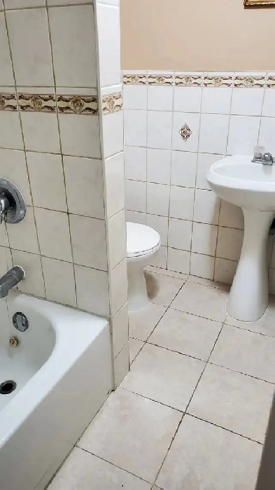 FURNISHED ROOM WITH PRIVATE WASHROOM/ 5 MINS. TO SQUAREONE Image# 1