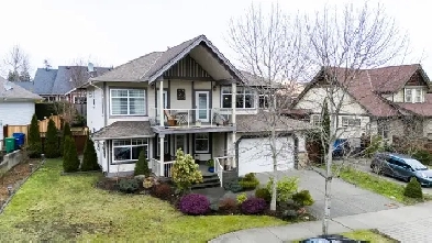 NEW PRICE! Now $950,000  492 Poets Trail Dr, Nanaimo, BC Image# 2