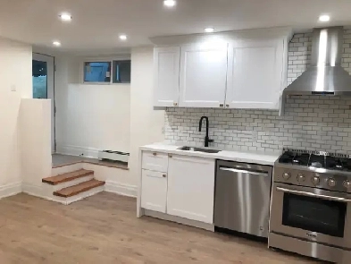 Annex - Renovated 2 Bed / 1 Bath Basement Suite Image# 4