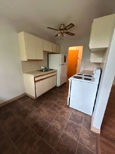 Top Floor 2-Bedroom on Arthur St Image# 1
