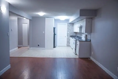 Very Spacious 3 Bedroom/2 Full Washroom Ground Level Unit Image# 10