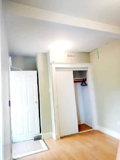 unfurnishedRoom Shared house near Dufferin subway ttc Image# 3