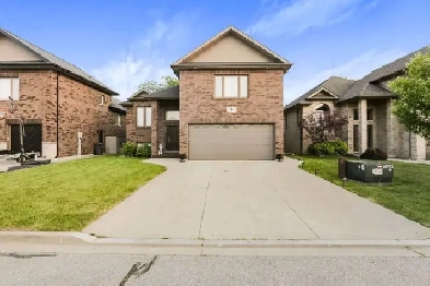 DETACHED HOUSE FOR SALE WINDSOR Image# 1