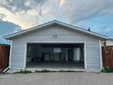 Secure & Spacious Garage For Rent Image# 5