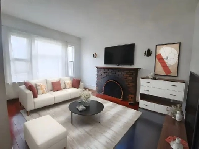 Spacious 2 Bed Den 1 Bath Duplex - Available Now! Image# 2