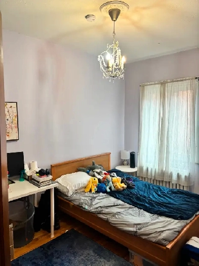 NDG FURNISHED ROOM - SEEKING FEMALE ROOMMATE JULY Image# 4