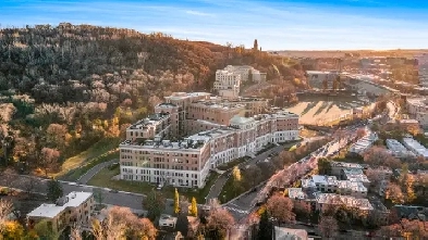 Logement d'exception de 2 chambres, situé sur la Montagne Image# 4