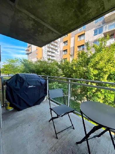 CLÉS EN MAIN! 4½ Tout Inclus   Meublé | Laval Métro | Piscine Image# 6