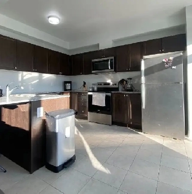 3 Bedroom Townhouse/Backyard/Open Concept/For Rent/Stittsville Image# 2