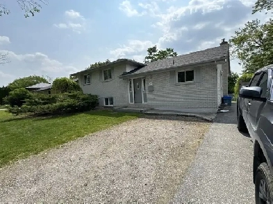 Bright and Spacious 3 Bed Upper Unit in East Barrie Image# 1