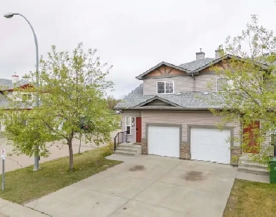 2 Primary Suites Finished BSMT Garage Townhouse Fort Sask Image# 18