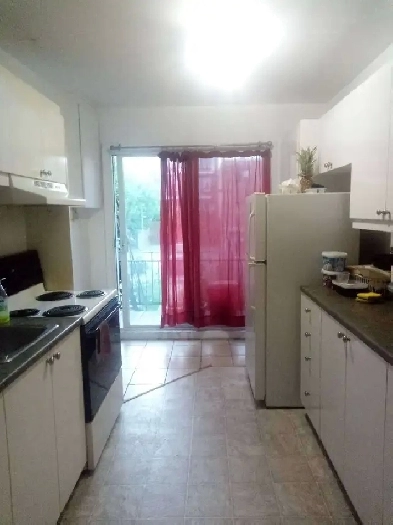 Nice bedroom for rent, near Metro Joliette Image# 1