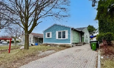 Amazing - House For Rent In Scarborough - Students / Families Image# 4