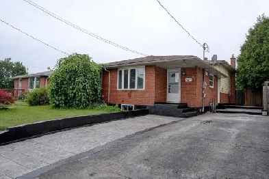 Beautiful 2Beds   2Baths   2 Parkings Upper Level Home Image# 1