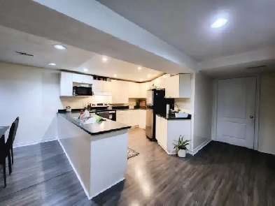 Two bedroom and den basement in Mississauga near Heartland. Image# 7