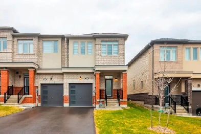 Exquisite 3Beds   3 Baths Freehold End Unit Townhouse-For Sale Image# 1