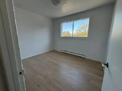 2440 place neptune,apt 11(3e etage)Joli apartment 4 1/2 avec AC Image# 2
