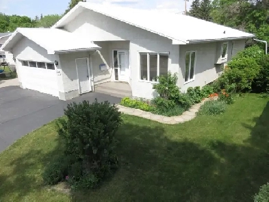 House for Sale - 638 King Street, Weyburn, SK Image# 9