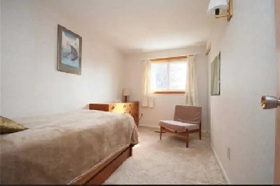 Accommodation available for 2 girls at $450 each Image# 4