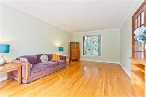 For Rent – Renovated 3-Bedroom Home in Prime Aurora Location! Image# 2
