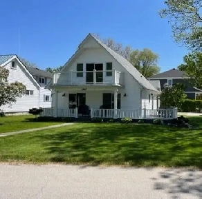 Gorgeous Executive Lakeview Cottage Brights Grove Utilities Inc! Image# 1