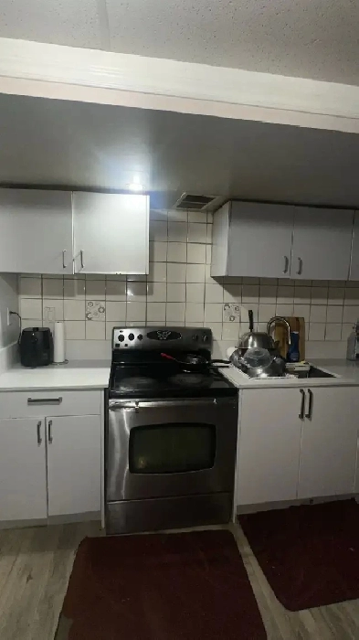 2 Bedroom bright basement 4 rent (Derry/Mclaughlin) Mississauga Image# 1