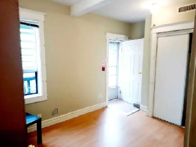 beautiful Room Shared House near to TTC Subway stn Image# 5
