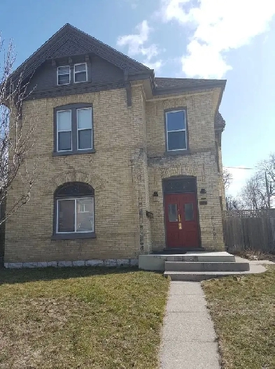 Female Roomate Wanted - $700 inclusive Image# 4