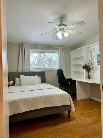 Furnished UPPER LEVEL Room for Rent | Near Pen Centre Image# 1