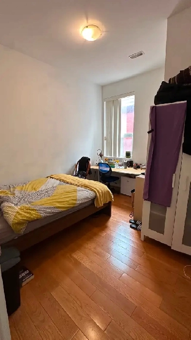 Bedroom in Downtown Toronto Image# 1