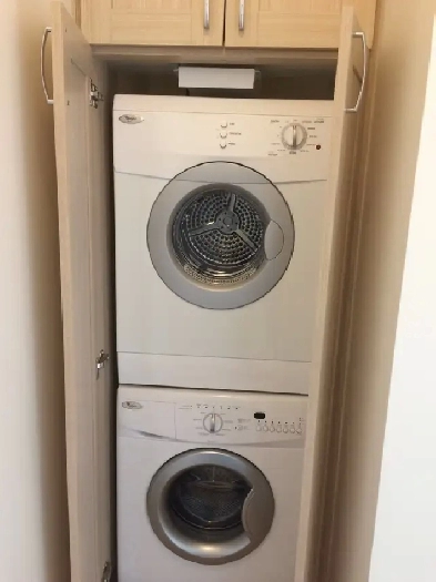 Beautiful Upgraded Brentwood 2 BR 2 Bath Apartment Image# 3
