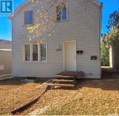 Detached 2-storey house is located at the Eastview neighbourhood Image# 4