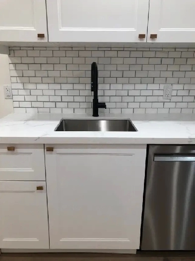 Annex - Renovated 2 Bed / 1 Bath Basement Suite Image# 9