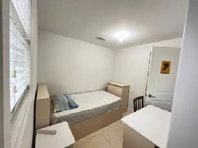 $800 Furnished Room For Rent Yorkdale Image# 1