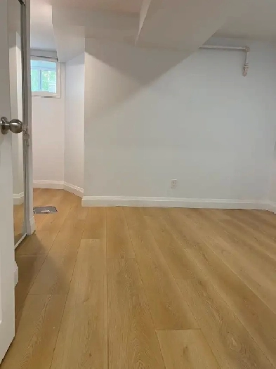 Bedroom in Downtown Toronto Image# 1