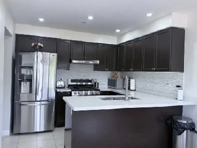 Spacious 3-Storey Townhouse for Rent - Available July 25, 2025! Image# 4