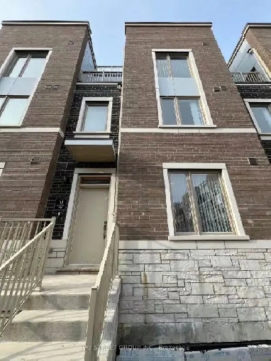 Heart of Vaughan nice town house for rent Image# 4