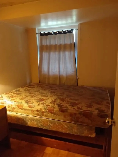 Furnished room downtown Toronto Image# 1