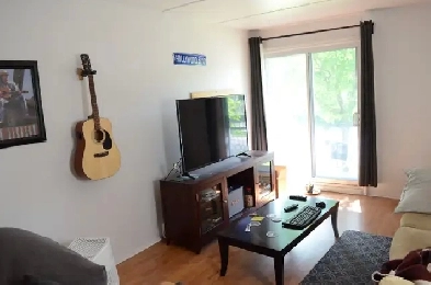 Grand 4 ½  1iem etage, louer, Longueuil 1400$/mois Image# 1