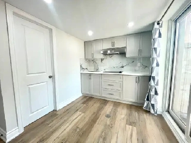 Warden & Lawrence Fully Renovated House 1B1B Lower Floor Unit Image# 2