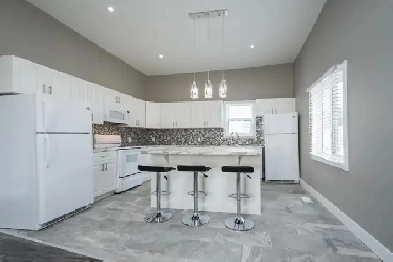 6 bedroom Available September 1 st with an 8 month lease term Image# 1