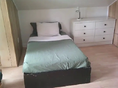 Chambre avec balcon $575 homme, travailleur   30 ans  non fumeur Image# 1