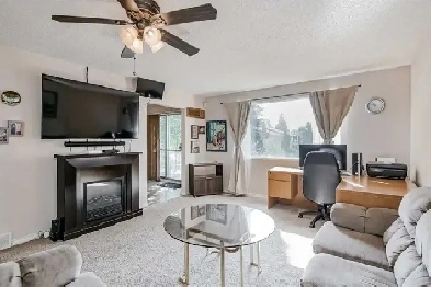Spacious 2-bedroom home with fenced yard (Dover Glen) Image# 5
